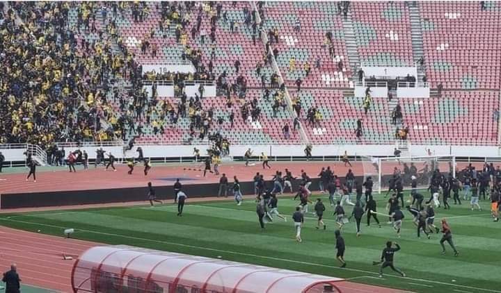 Photo of فيروس الشغب يعود إلى الملاعب الوطنية