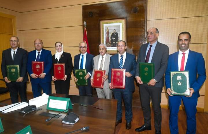 Photo of بنموسى يواصل توقيع عقود نجاعة الأداء مع أكاديميات التعليم