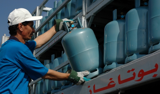 Photo of الحكومة: “لا زيادة في سعر قنينة الغاز في الوقت الراهن”