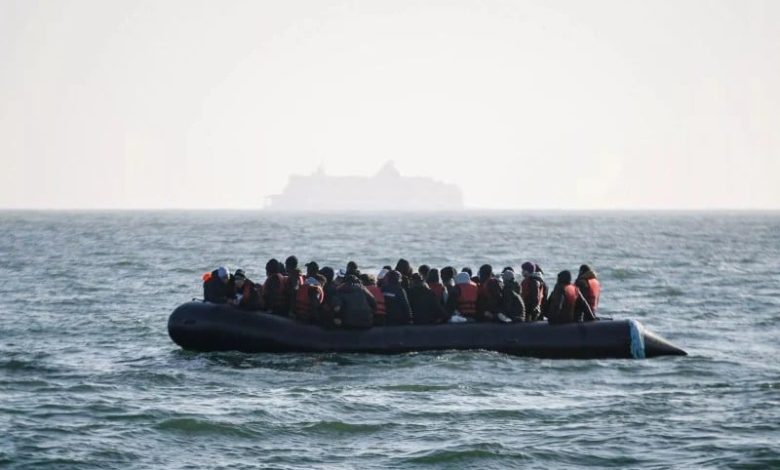 Photo of القوات المسلحة الملكية تعترض قاربا يقل 54 مهاجرا سريا بالداخلة