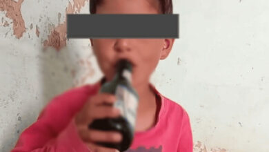 Photo of توقيف شخص ظهر في فيديو يقدم مواد كحولية لطفل ضواحي الريش