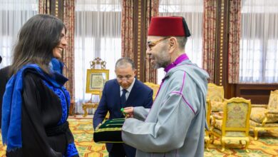Photo of جلالة الملك محمد السادس يكرم المتسلقة نوال صفنضلة بوسام وطني بعد إنجازها العالمي المذهل