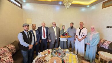 Photo of الأكاديمية الجهوية تحتفي بإنجاز أسماء الحمامي بزيارة منزلها تكريماً لأعلى معدل بكالوريا