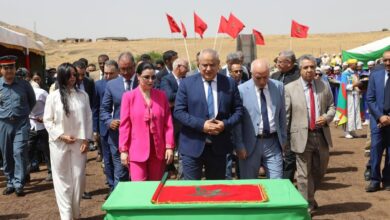 Photo of عامل إقليم خنيفرة يعطي انطلاقة مشاريع طرقية و إنارة عمومية بجماعة أجلموس احتفاء بعيد العرش