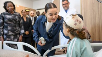 Photo of الأميرة لالة أسماء و السيدة الأولى لكينيا راشيل روتو تزوران مرضى زراعة القوقعة في الرباط